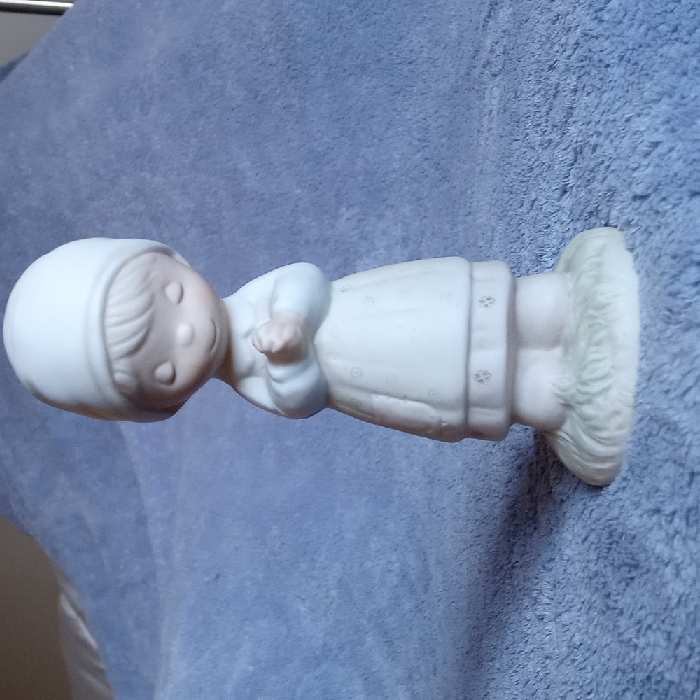 PRECIOUS MOMENTS figurine